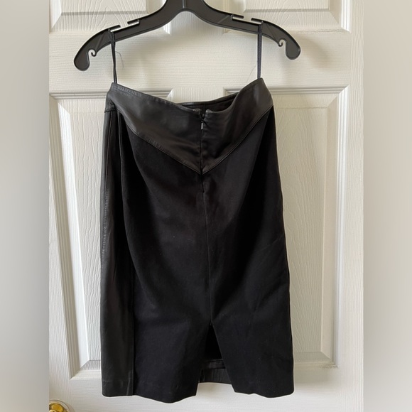 Women’s Size 4 Reiss Black Leather and Cotton Skirt with slit in the back - Picture 8 of 11